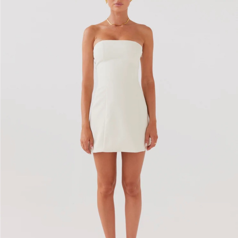 Elegant White Strapless Dress
